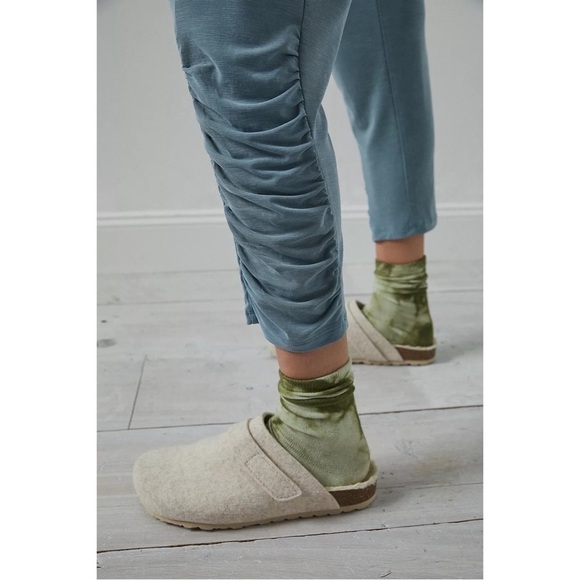 ANTHROPOLOGIE Blue Ruched Joggers Smocked Waist Pants Workout Petite Size LP NWT - Picture 8 of 10